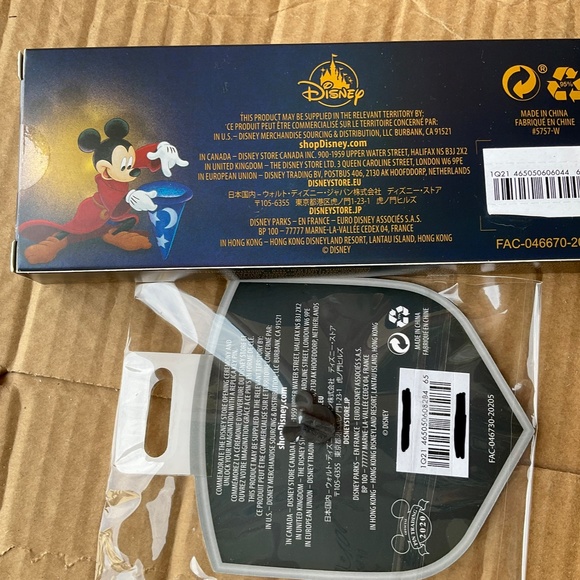 Disney fantasia Mickey key / pin - Picture 2 of 2